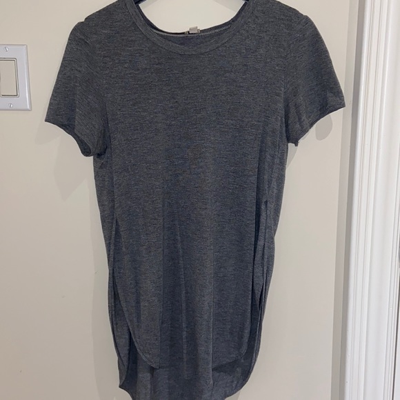 Aritzia Wilfred Capucine T-Shirt - Picture 1 of 3